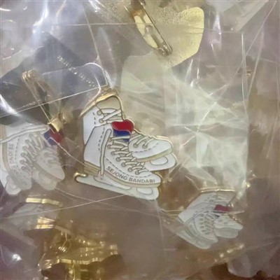 Dekoratīvās piespraudes rokdarbiem